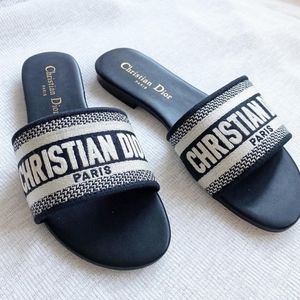 Embroidered Slides Sz 8